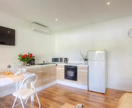 Tranquille En Bas De *