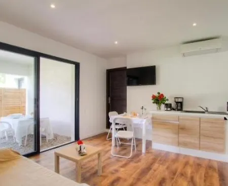 Tranquille En Bas De *