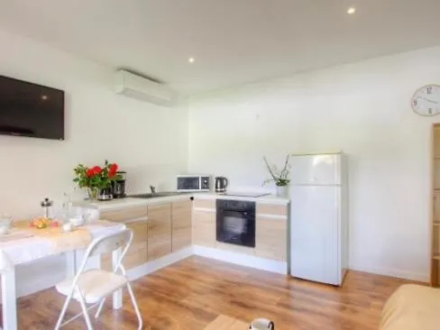 Tranquille En Bas De *