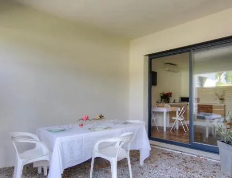 Tranquille En Bas De *